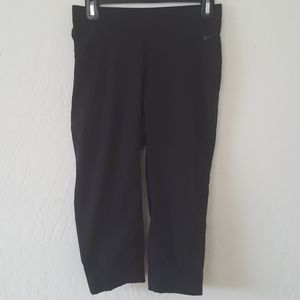 Nike lightweight slim crop capris
